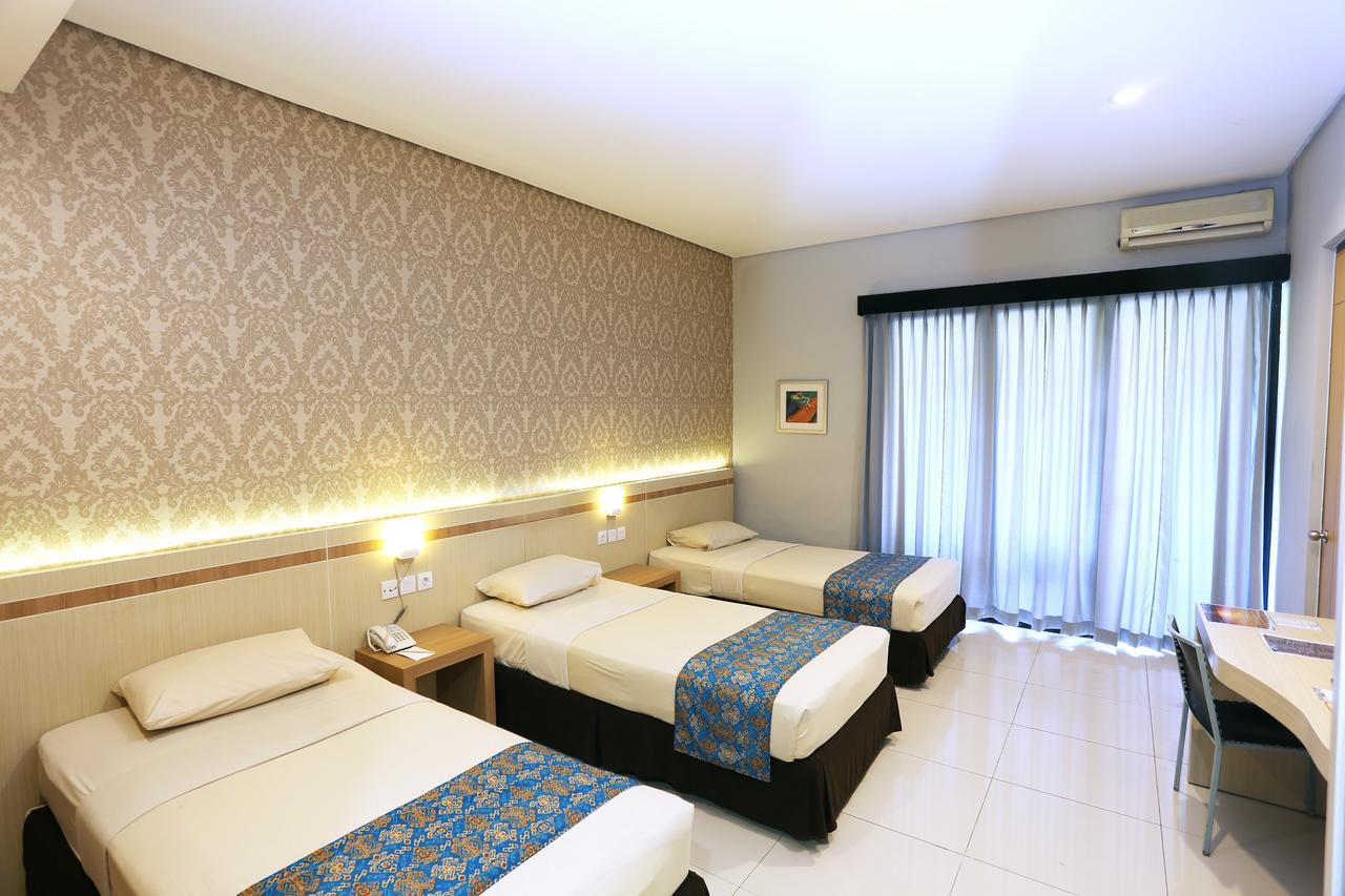 ตันจุง โกโดะก์ บีช รีสอร์ต Hotel Paciran ภายนอก รูปภาพ
