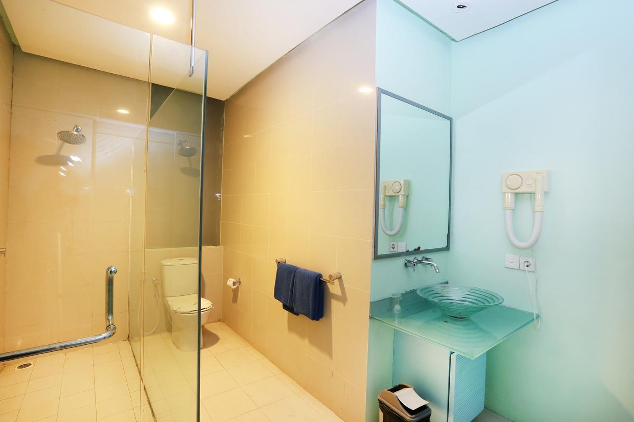 ตันจุง โกโดะก์ บีช รีสอร์ต Hotel Paciran ภายนอก รูปภาพ
