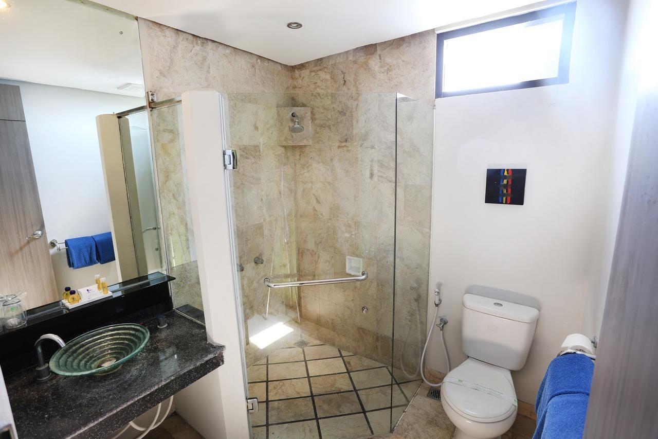 ตันจุง โกโดะก์ บีช รีสอร์ต Hotel Paciran ภายนอก รูปภาพ