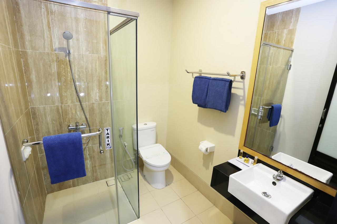 ตันจุง โกโดะก์ บีช รีสอร์ต Hotel Paciran ภายนอก รูปภาพ