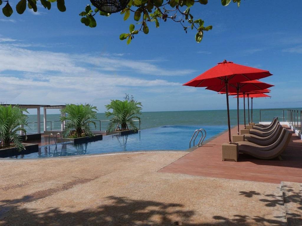 ตันจุง โกโดะก์ บีช รีสอร์ต Hotel Paciran ภายนอก รูปภาพ