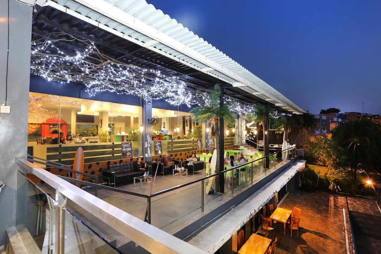 ตันจุง โกโดะก์ บีช รีสอร์ต Hotel Paciran ภายนอก รูปภาพ